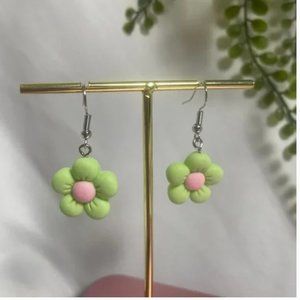 ⭐️❤️ FREE Daisy Monochrome Multicolor Chic Trendy Modern Girly Flower Earrings